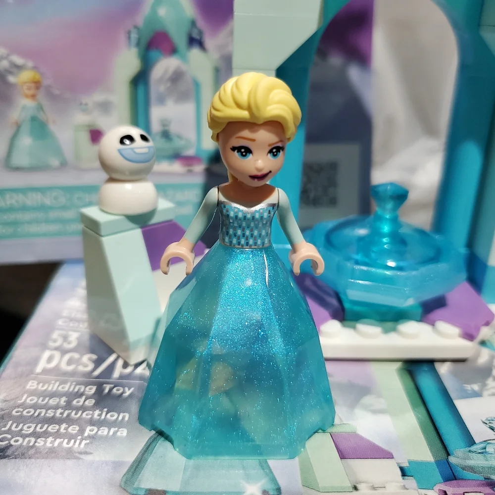 LEGO Disney Princess Elsa’s Castle Courtyard 43199 Frozen